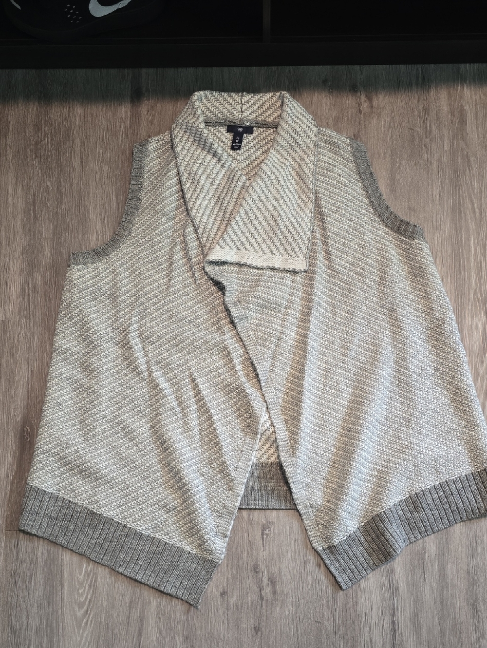 GAP Chunky Knit Open-Front Vest in Light Gray